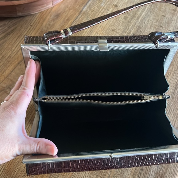 Vintage Crocodile Pattern Handbag - Picture 5 of 7